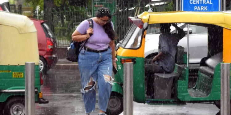 ഒരിടവേളയ്ക്ക്-ശേഷം-വീണ്ടും-ശക്തമായ-മഴയെത്തുന്നു;-ഇന്ന്-നാല്-ജില്ലകളിൽ-യെല്ലോ-അലേർട്ട്