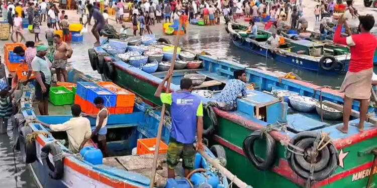 ട്രോളിങ്-നിരോധനം-ഇന്ന്-അവസാനിക്കും;-3500-യന്ത്രവൽകൃത-ബോട്ടുകൾ-മീൻപിടിക്കാൻ-കടലിലേക്ക്