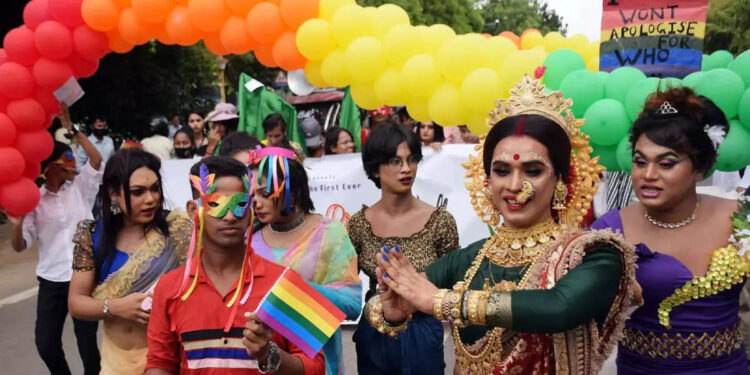 ഇന്ത്യയില്‍-ആദ്യമായി-ക്വിയര്‍-ഫ്രണ്ട്‌ലി-ഹോസ്പിറ്റല്‍-ഇനിഷ്യേറ്റീവ്;-ആദ്യഘട്ടം-4-ജില്ലകളില്‍