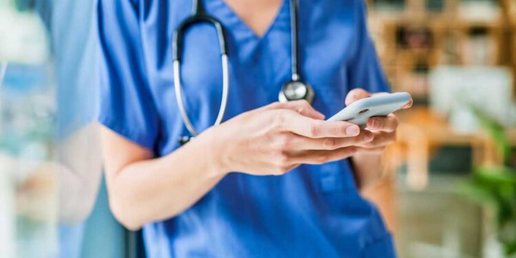 ai-ഉപയോഗിച്ച്-രോഗികളുടെ-മെഡിക്കല്‍-റെക്കോഡുകള്‍-തയാറാക്കുന്നതിനെതിരേ-മുന്നറിയിപ്പുമായി-ഡോക്ടര്‍മാരുടെ-സംഘടന