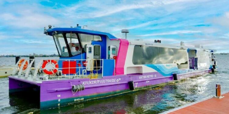 കൊച്ചിക്ക്-പിന്നാലെ-കൊല്ലത്തേക്കും-വാട്ടര്‍-മെട്രോ;-പദ്ധതി-ഇങ്ങനെ,-അഷ്ടമുടിക്കായൽ-അനുയോജ്യം