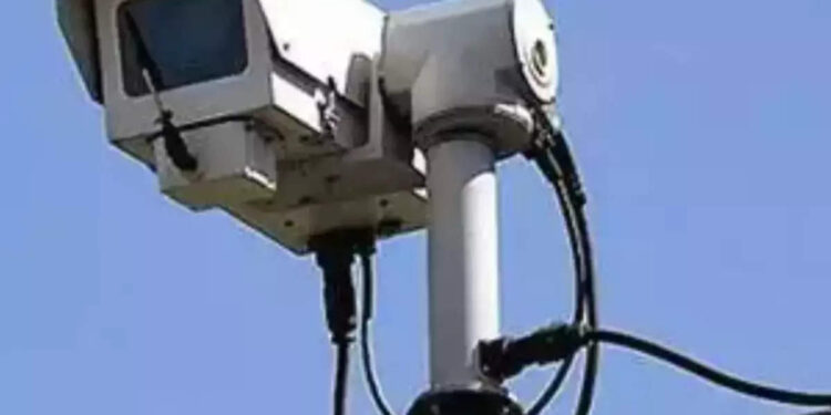 കേരളം-232-കോടിക്ക്-726-എഐ-ക്യാമറകൾ-വെച്ചു;-മഹാരാഷ്ട്ര-60-കോടിക്ക്-430-ക്യാമറകളും