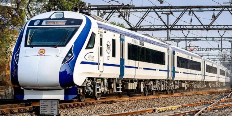 കേരളത്തിന്-ഓണസമ്മാനം;-രണ്ടാമത്തെ-വന്ദേ-ഭാരത്-ഉടൻ-എത്തിയേക്കും,-ട്രെയിനുകളുടെ-സമയക്രമത്തിൽ-മാറ്റംവരുത്തി-റെയിൽവേ