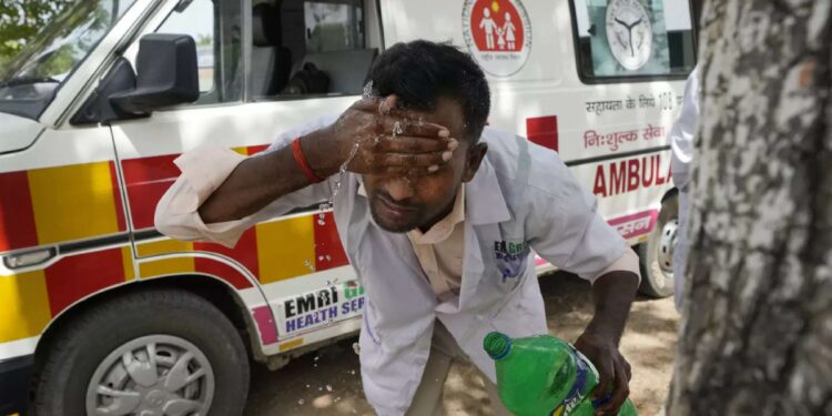 പുറത്തിറങ്ങേണ്ട-ചുട്ടുപൊള്ളും;-വിവിധ-ജില്ലകളിൽ-ഇന്നത്തെ-ചൂട്-മുന്നറിയിപ്പ്