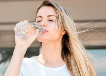 രാവിലെ-എഴുന്നേറ്റ-ഉടനെ-എത്ര-ഗ്ലാസ്സ്-വെള്ളം-കുടിക്കണം?