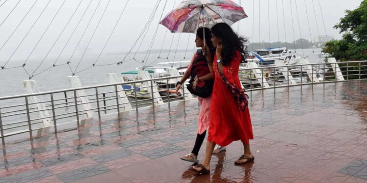 വരും-മണിക്കൂറിൽ-പരക്കെ-മഴയ്ക്ക്-സാധ്യത:-രണ്ട്-ജില്ലകളിൽ-യെല്ലോ-അലേർട്ട്