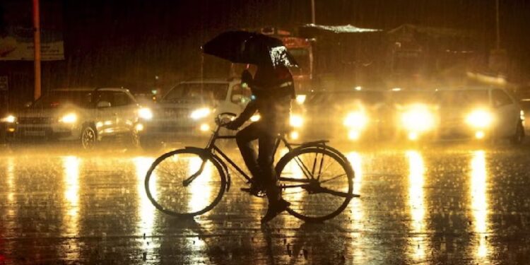 വരും-മണിക്കൂറിൽ-ഈ-ജില്ലകളിൽ-മഴയെത്തും;-യെല്ലോ-അലേർട്ട്-പ്രഖ്യാപിച്ചു,-മുന്നറിയിപ്പ്-ഇങ്ങനെ