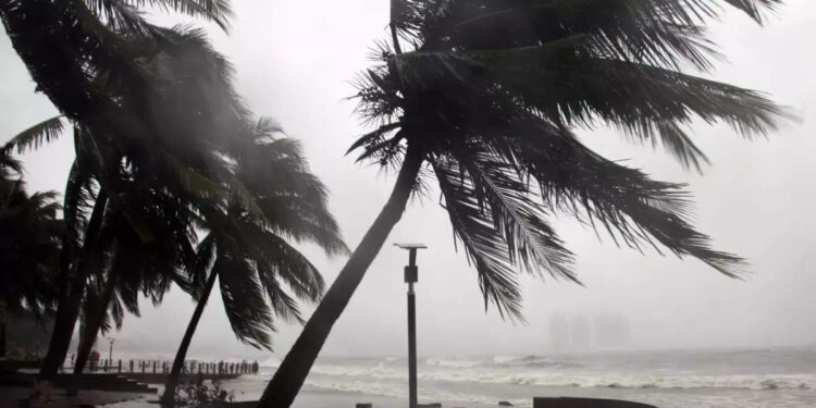 രണ്ട്-ചക്രവാതച്ചുഴി,-ന്യൂനമർദ്ദം;-കേരളത്തിൽ-അതിശക്തമായ-മഴയ്ക്ക്-സാധ്യത;-ഇന്നത്തെ-അലേർട്ട്