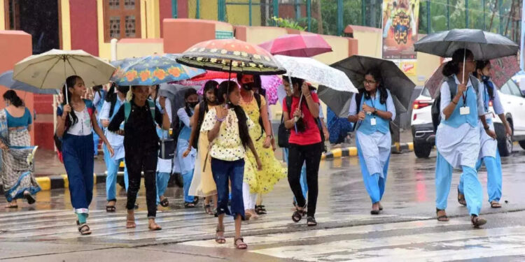 ചക്രവാതച്ചുഴി-ന്യൂനമർദ്ദമാകും;-അതിശക്തമായ-മഴയെത്തും;-ഇന്ന്-വിദ്യാഭ്യാസ-സ്ഥാപനങ്ങൾക്ക്-അവധി-ഈ-താലൂക്കിൽ