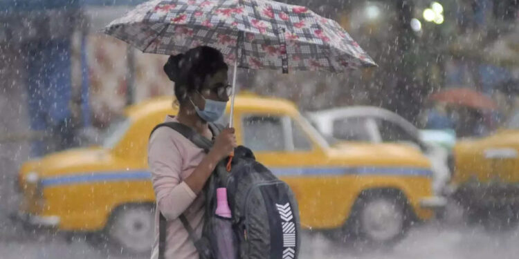 ശക്തമായ-മഴ-തുടരും;-പത്തനംതിട്ട-മുതൽ-തൃശൂർവരെയുള്ള-ജില്ലകളിൽ-ഇന്ന്-യെല്ലോ-അലേർട്ട്