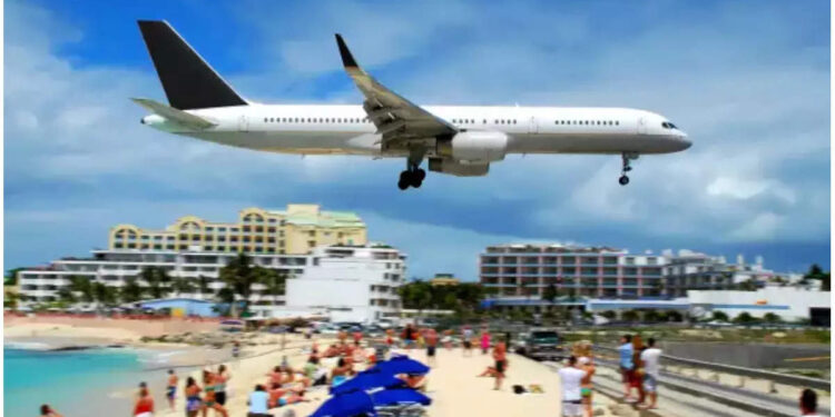 പൈലറ്റുമാരെയും-പേടിപ്പിക്കും-ഈ-റൺവേകൾ;-റഡാറില്ലാത്ത-ഭൂട്ടാൻ-വിമാനത്താവളം-മുതൽ-ബീച്ചിൽ-വിമാനമിറങ്ങുന്ന-സ്കോട്ട്‌ലാൻഡ്-എയർപോർട്ട്-വരെ