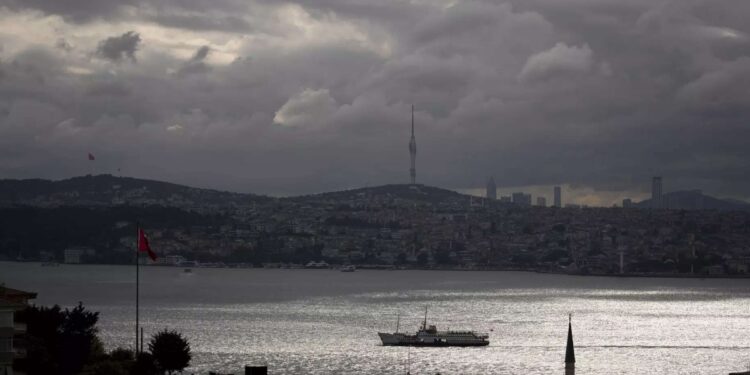 കേരളത്തിൽ-മിക്ക-ജില്ലകളിലും-ശക്തമായ-മഴയ്ക്ക്-സാധ്യത;-12-ജില്ലകളിലും-മഴ-മുന്നറിയിപ്പ്