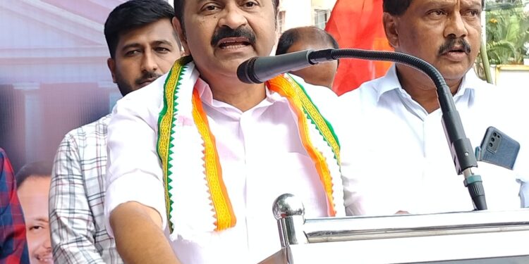 ജനങ്ങൾ-ആ​ഗ്രഹിക്കുന്നത്-പോലെ-2026ലും-ജനവിരുദ്ധ-സർക്കാരിനെ-താഴെയിറക്കാം:-വി-ഡി-സതീശൻ