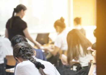 ക്രിസ്ത്യന്‍-സ്‌കൂളുകള്‍ക്ക്-നിയന്ത്രണം-ഏര്‍പ്പെടുത്താനുള്ള-സർക്കാർ-നീക്കം-ഉടന്‍-ഉണ്ടാകില്ല