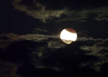 lunar-eclipse-2023:-ചന്ദ്രഗ്രഹണം-എപ്പോൾ,-എങ്ങനെ-കാണാം?