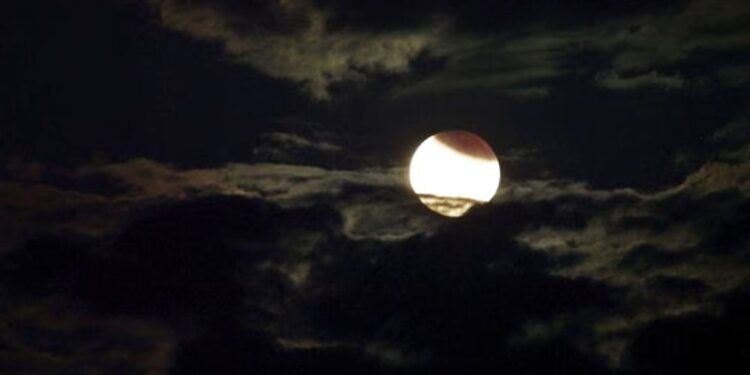 lunar-eclipse-2023:-ചന്ദ്രഗ്രഹണം-എപ്പോൾ,-എങ്ങനെ-കാണാം?