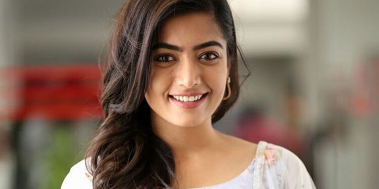 അത്-രശ്മികയല്ല,-ബ്രിട്ടീഷുകാരി-സാറ-പട്ടേൽ;-ഡീപ്-ഫേക്ക്-വീഡിയോയ്ക്ക്-എതിരെ-മുന്നറിയിപ്പുമായി-കേന്ദ്രം