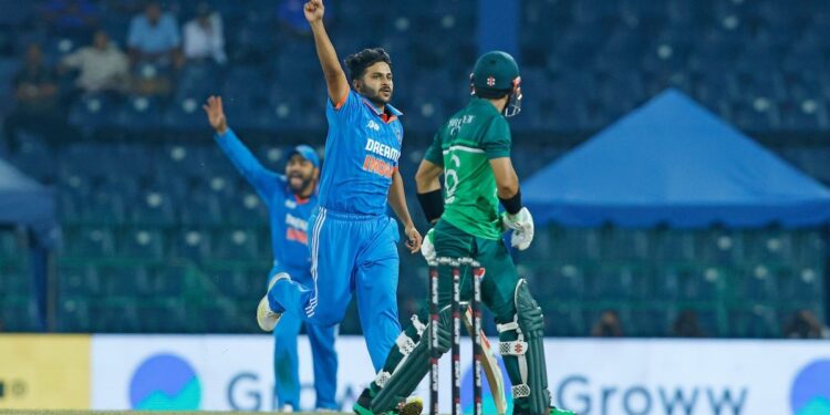 ടോസ്-ഭാഗ്യം-ബാബറിനെ-കൈവിട്ടു;-ഇന്ത്യ-പാക്കിസ്ഥാൻ-സെമി-സാധ്യതയടഞ്ഞോ?