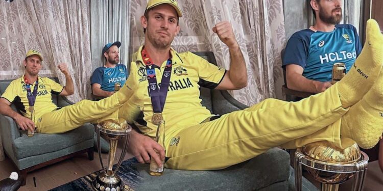 ലോകകപ്പില്‍-കാല്‍-കയറ്റി-വച്ച്-മിച്ചല്‍-മാര്‍ഷ്,-അല്‍പ്പം-ബഹുമാനമാവാം-എന്ന്-ക്രിക്കറ്റ്-പ്രേമികള്‍