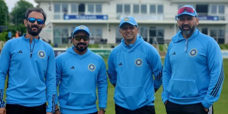 നെഹ്റ-പിന്മാറി;-ടി20-ലോകകപ്പ്-വരെ-ദ്രാവിഡ്-ഇന്ത്യൻ-കോച്ചായി-തുടരും