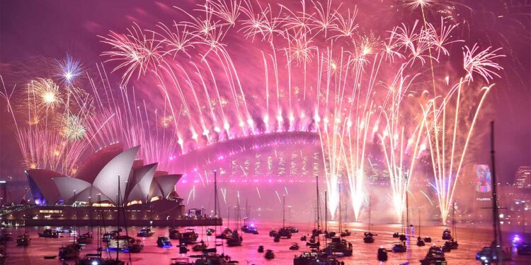 പുതുവത്സരാഘോഷം:-ആകാശത്ത്-വര്‍ണവിസ്മയം-തീര്‍ത്ത്-ഓസ്‌ട്രേലിയന്‍-നഗരങ്ങള്‍