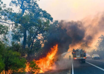 കാട്ടുതീ-ഭീഷണിയില്‍-വിക്‌ടോറിയയുടെ-പടിഞ്ഞാറന്‍-മേഖല;-വീടുകള്‍-ഒഴിയാന്‍-നിര്‍ദേശം