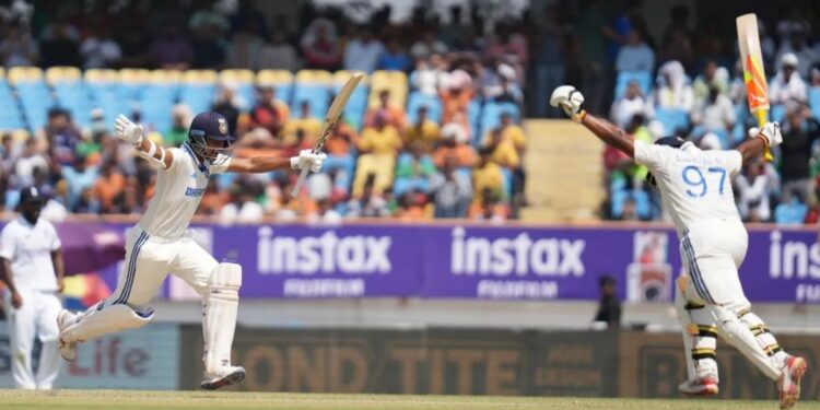 ഇന്ത്യയുടെ-യശസ്സുയർത്തി-‘യൂത്ത്ഫുൾ-ജെയ്സ്വാൾ’;-ഹാട്രിക്-സിക്സർ-പറത്തിയ-ഇതിഹാസം-ചില്ലറക്കാരനല്ല