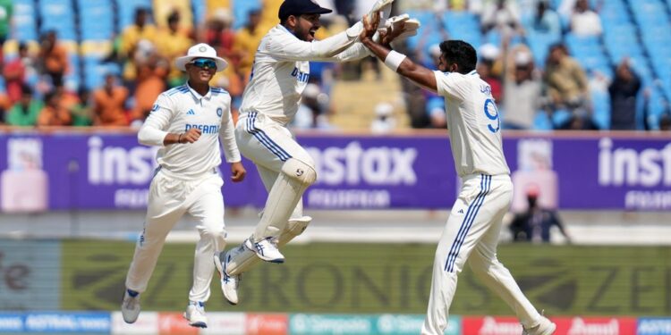 നാലാം-ടെസ്റ്റിൽ-ബുംറയ്ക്ക്-വിശ്രമം-അനുവദിച്ചേക്കും;-രാഹുൽ-വരുമ്പോൾ-സർഫറാസ്-ഖാൻ-തെറിക്കുമോ?