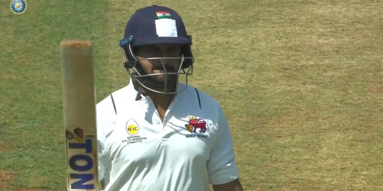 ranji-trophy-final:-വാംഖഡെയിൽ-രക്ഷകന്റെ-ഉയിർത്തെണീപ്പ്,-കയ്യടിച്ച്-ക്രിക്കറ്റ്-ലോകം