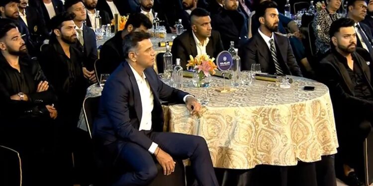 ബിസിസിഐയെ-അഭിനന്ദിച്ച്-രോഹിത്;-പരോക്ഷ-വിമർശനവുമായി-കോച്ച്-രാഹുൽ-ദ്രാവിഡ്