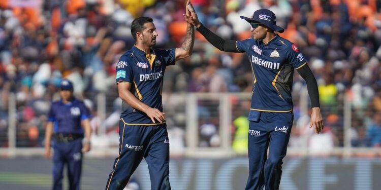 ആരും-മോഹിക്കും-ഈ-ബൗളറെ;-ഓറഞ്ച്-ആർമിയെ-പഞ്ചറാക്കി-ഗുജറാത്തിന്റെ-പന്തേറുകാർ