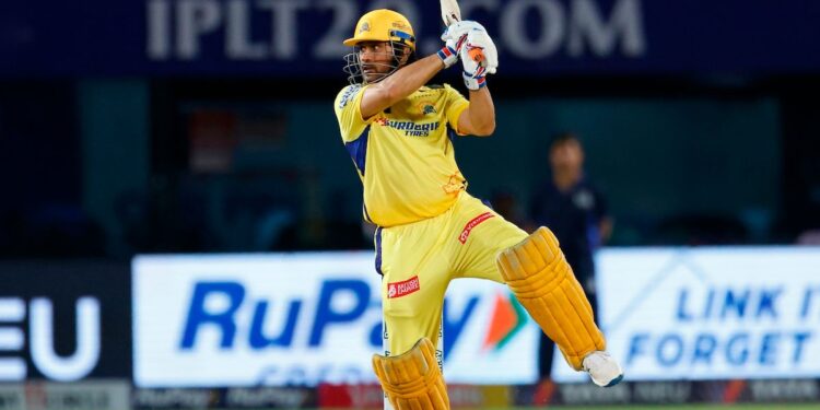 ധോണി-ബാറ്റിങിനിറങ്ങാത്തതിന്റെ-കാരണം-ഇതാണ്;-വെളിപ്പെടുത്തി-മുഖ്യ-പരിശീലകൻ