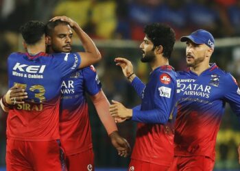 കോഹ്ലിപ്പടയുടെ-ആറാട്ട്;-ധോണിയുടെ-ചെന്നൈയെ-വീഴ്ത്തി-ആർസിബി-പ്ലേ-ഓഫിൽ