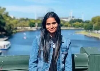 ഇന്ത്യയിലേക്ക്-യാത്ര-തിരിച്ച-യുവതി-വിമാനത്തിനുള്ളിൽ-കുഴഞ്ഞുവീണ്-മരിച്ചു