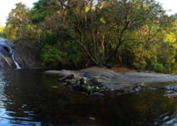 സഹ്യനിൽ-തലവയ്‌ക്കാം;-വെൺനുരകളിൽ-നീരാടാം