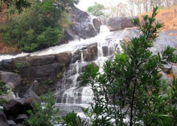 കുളിർമയേകി-മീൻമുട്ടി