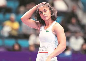 ഒപ്പമുണ്ട്,-ശക്തമായി-തിരിച്ചു-വരൂ;-വിനേഷ്-ഫോഗട്ടിനെ-ആശ്വസിപ്പിച്ച്-പ്രധാനമന്ത്രി