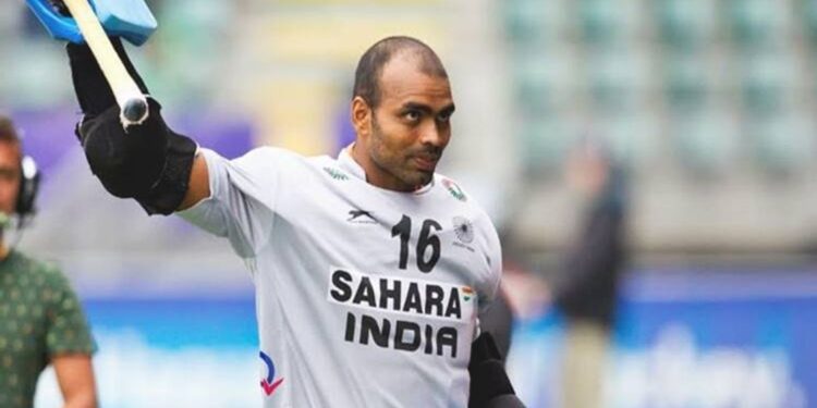 ശ്രീജേഷിനൊപ്പം-വിരമിച്ച്-പതിനാറാം-നമ്പർ-ജേഴ്‌സിയും