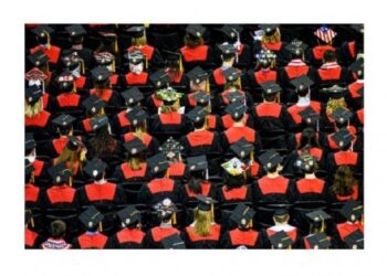 ബിരുദദാന-ചടങ്ങിൽ-കോട്ട്-വേണ്ട,-ഇനി-പാരമ്പര്യ-വേഷം-മതിയെന്ന്-കേന്ദ്ര-സർക്കാർ