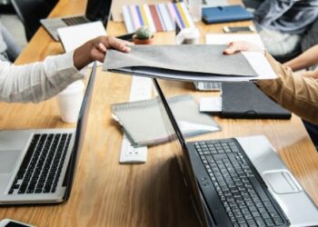 സ്വകാര്യ-മേഖലയിൽ-എമിറാത്തി-പൗരന്മാരുടെ-പങ്കാളിത്തം-വർധിപ്പിക്കുന്നു