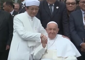 മാർപാപ്പയെ-വരവേറ്റ്-ഇൻഡോനേഷ്യയിലെ-ഏറ്റവും-വലിയ-മസ്ജിദിന്റെ-ഇമാം