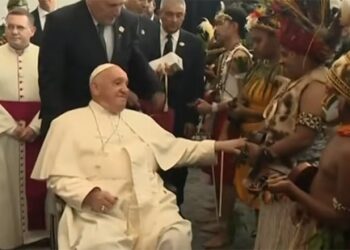 പാപ്പുവ-ന്യൂ-ഗിനിയിലെ-ഗോത്രവിഭാഗത്തിന്‌- സഹായമെത്തിച്ച്‌- മാർപാപ്പ