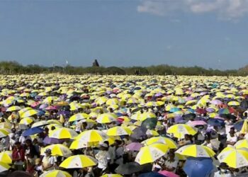 കിഴക്കൻ-ടിമൊറിൽ-മാർപാപ്പയുടെ-കുർബാനയ്ക്ക്-ആറുലക്ഷം-പേർ