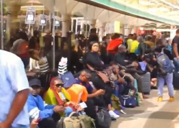 നടത്തിപ്പ്-അദാനിക്ക്-;-കെനിയയിൽ- വന്‍-പ്രതിഷേധവുമായി- വിമാനത്താവള-തൊഴിലാളികള്‍