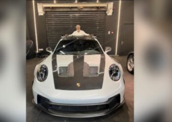 നാല്-കോടിയുടെ-പോർഷെ-സ്വന്തമാക്കി-നടൻ-അജിത്