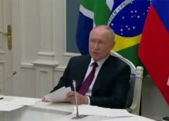 ജനന-നിരക്ക്‌-കുറയുന്നു;-പരിഹാരമായി-ജോലിയുടെ-ഇടവേളകളില്‍-ശാരീരികബന്ധത്തില്‍-ഏര്‍പ്പെടണമെന്ന്‌-പുടിൻ