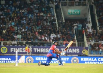 സെഞ്ചുറിയുമായി-സച്ചിൻ-ബേബി-തിളങ്ങി;-പ്രഥമ-കേരള-ക്രിക്കറ്റ്-ലീഗ്-കിരീടം-ഏരീസ്-കൊല്ലം-സെയ്‌ലേഴ്‌സിന്