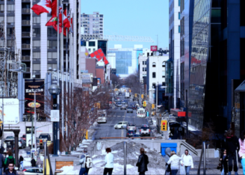 വി​ദേശികളുടെ-വരവ്-തടയാൻ-നയമാറ്റം;-നിയന്ത്രണങ്ങൾ-കർശനമാക്കി-കാനഡ