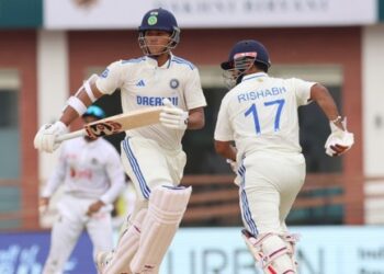 ഇന്ത്യക്ക്-മോശം-തുടക്കം;-രോഹിത്തും-കോഹ്‌ലിയും-ഗില്ലും-നിരാശപ്പെടുത്തി,-നാല്-വിക്കറ്റ്-നഷ്ടം