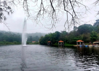 ഓളപ്പരപ്പിലൂടെ-ബോട്ടുയാത്ര,-കണ്ണിന്‌-കുളിരേകി-ജലധാര…-കർലാട്-വിളിക്കുന്നു